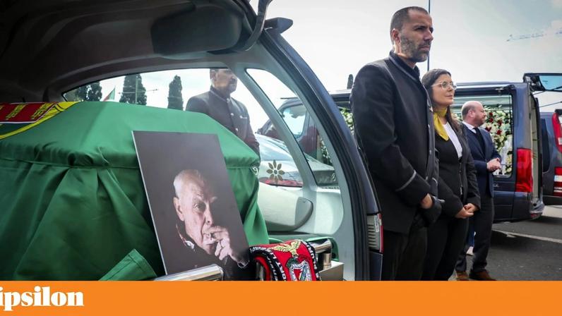 Depois da cerimónia na Igreja dos Jerónimos, o funeral de António Lobo Antunes seguiu para o Cemitério de Benfica, em Lisboa
