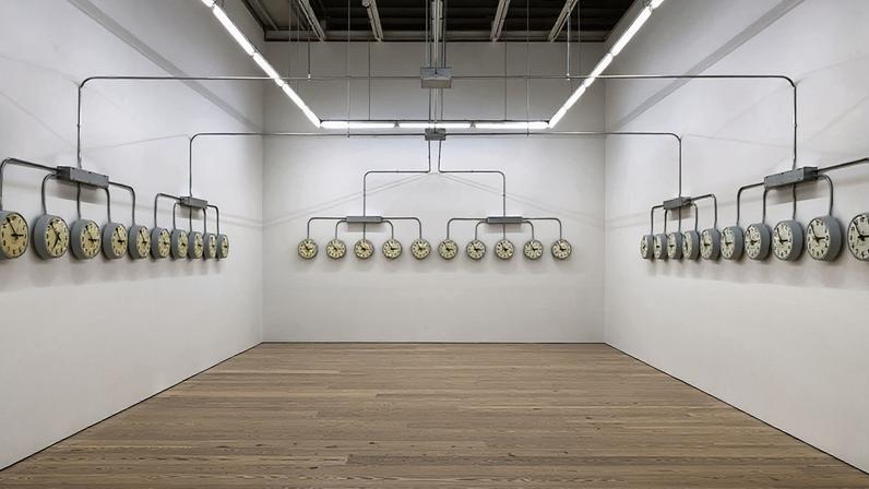 National Times, instalação da argentina Agustina Woodgate sobre o trabalho como prisão, foi levada em 2019 à Bienal do Whitney, em Nova Iorque