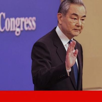 China pede fim aos ataques ao Irão e que a guerra não deveria ter existido