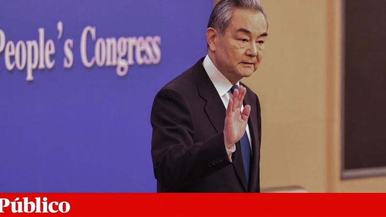 Wang Yi, ministro dos Negócios Estrangeiros, durante o seu discurso anual no Congresso Nacional do Povo da China