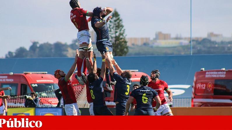 Momento do jogo entre Portugal e Espanha, no Estádio do Restelo
