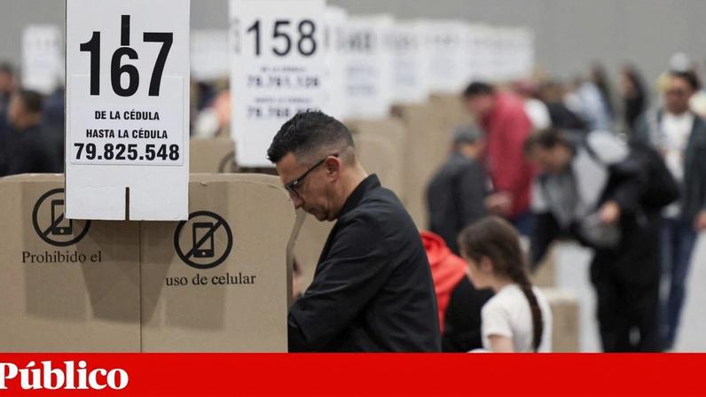 No domingo, os colombianos foram chamados a escolher os seus representantes no Congresso, assim como três dos candidatos à primeira volta das eleições presidenciais de Maio