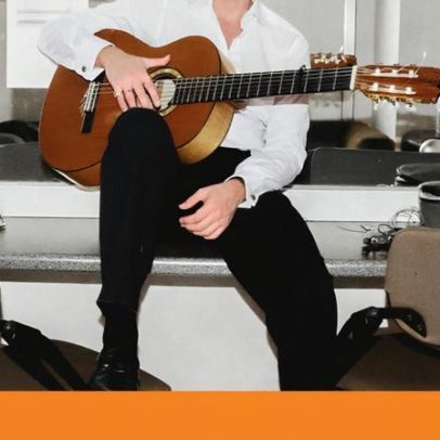 Guitarra flamenca de Yerai Cortés acompanha música de fundo