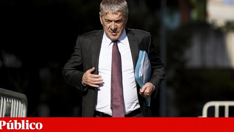 É já o quarto defensor de Sócrates a pedir dispensa da defesa