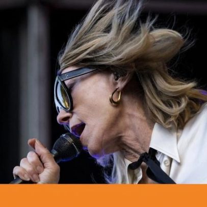 Kim Gordon reincide com o tumultuoso Play Me entre irritação e sátira