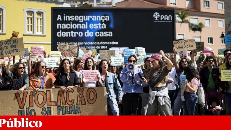 Petição para tornar violação crime pública entregue na AR com 200 mil assinaturas