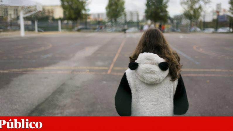 A investigação do PÚBLICO identificou 80 escolas que receberam influenciadores que lucram com a sexualização das crianças