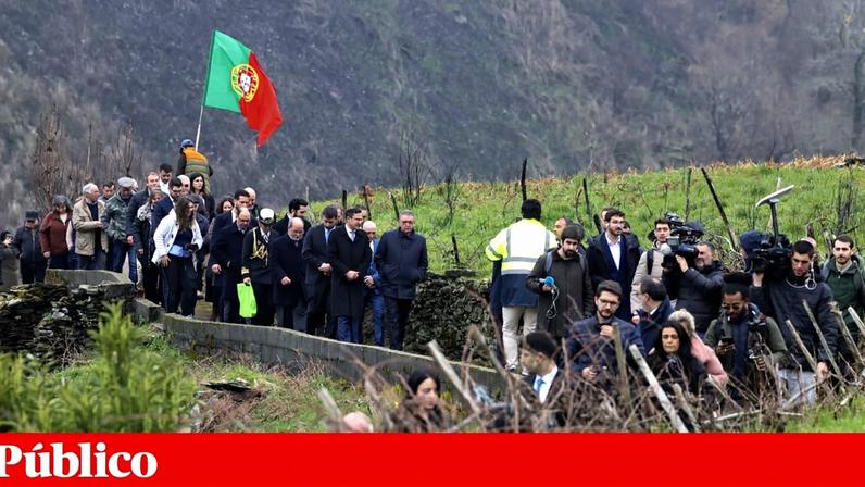 O Presidente da República, António José Seguro, durante a visita à aldeia de Mourísia, no concelho de Arganil