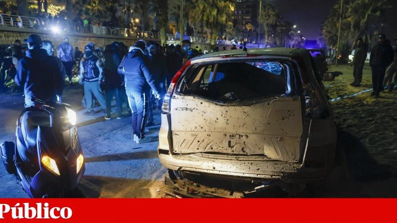 Ataque israelita atingiu carro em Ramlet al-Baida, Beirute, Líbano, 12 de Março de 2026