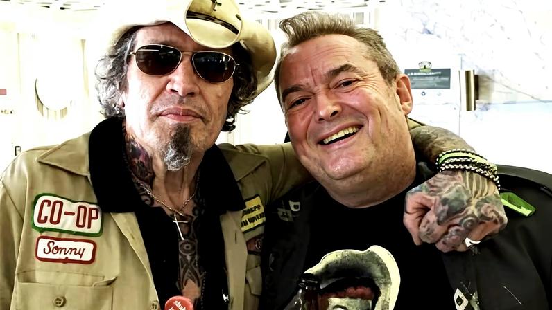 O americano Sonny George e o inglês Boz Boorer, unidos pela "música pura, muito honesta" a que chamam rockabilly