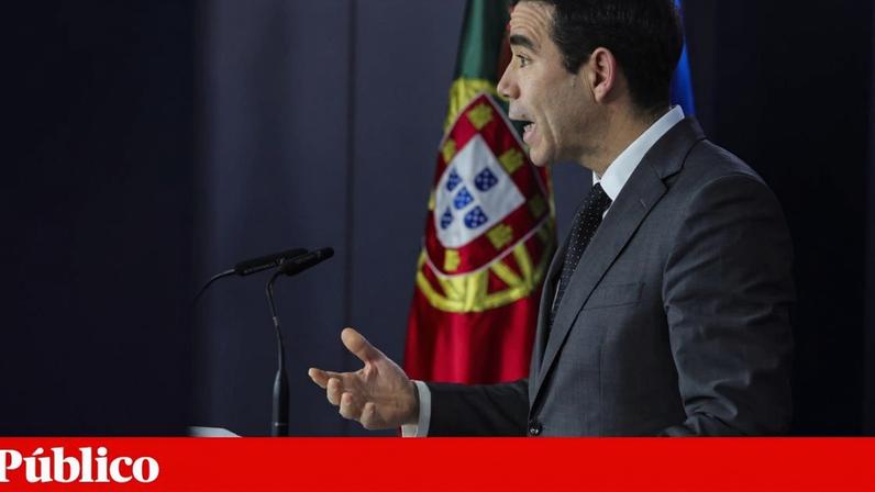 O ministro da Presidência, António Leitão Amaro, durante a conferência de imprensa no final do Conselho de Ministros