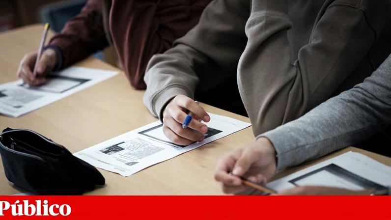 Um terço dos alunos do secundário gasta 126 euros por mês, revela estudo