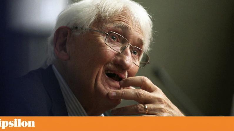 Jürgen Habermas fotografado em Atenas em 2013