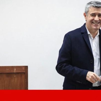 Carneiro acusa Governo de incompetência no dia da reeleição como líder do PS