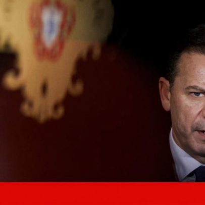 Especialistas: Montenegro não devia ter usado serviços jurídicos do Estado