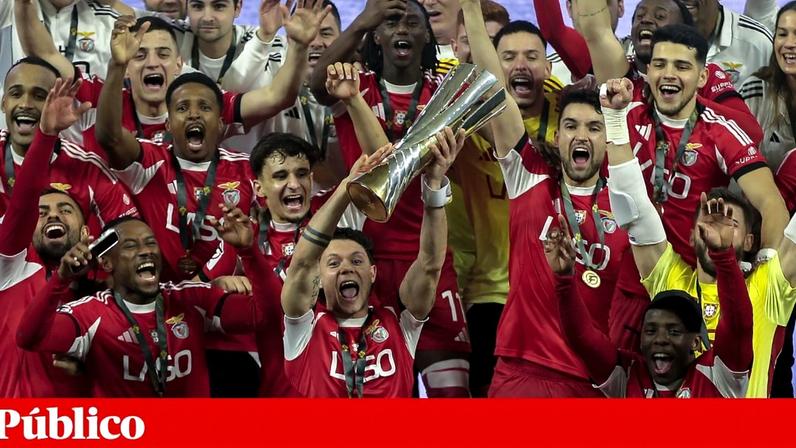 A festa dos jogadores do Benfica com a conquista da Taça da Liga de futsal