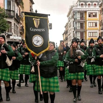 600 gaitas de fole ecoam na Avenida da Liberdade, Lisboa, por St. Patrick’s