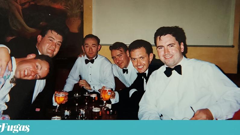 O Clube A a Z em Caen, França, em 1997. Da esquerda para a direita: Mike Murdoch, Graham Dunlop, Chris Patterson, Colin Cather, Neil Hughes e Brian McKenna.