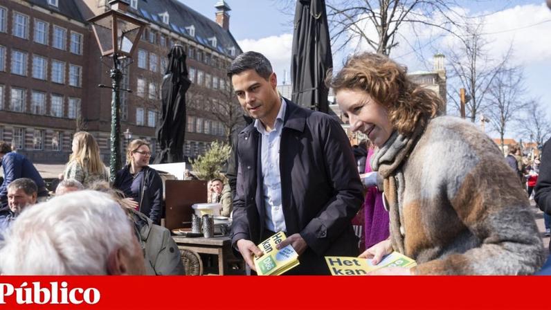 Rob Jetten, primeiro-ministro dos Países Baixos, numa acção de campanha em Leiden antes do dia de eleições municipais