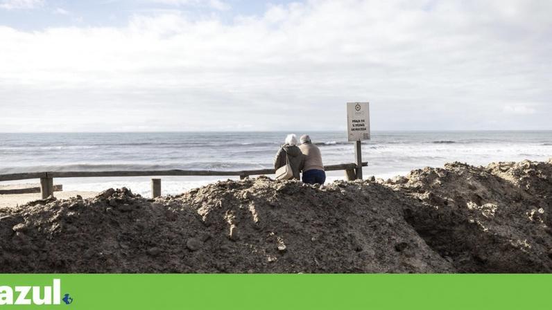 Praia de São Pedro de Maceda que, devido às tempestades de 2026, enfrenta uma situação crítica de erosão costeira, ameaçando inclusive o antigo aterro sanitário