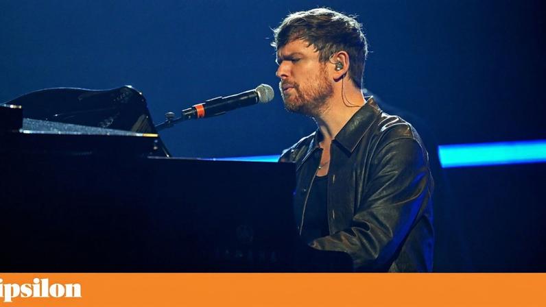 James Blake entrega-se ao calor da soul em Trying Times