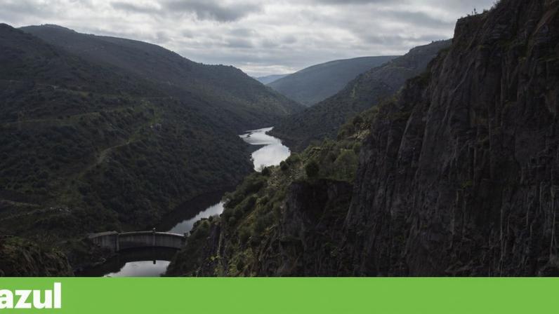 O rio Côa, na altura do Parque Arqueológico de Foz Côa, onde foram descobertas gravuras paleolíticas