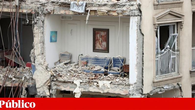 Edifício residencial atingido em Teerão: ataques dos EUA e Israel deixaram já mais de 81 mil estruturas civis danificadas, segundo o Crescente Vermelho do Irão