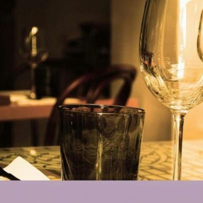 O casal da mesa ao lado