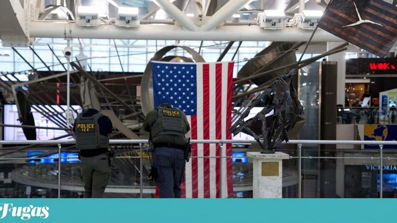 Agentes do ICE no aeroporto John F. Kennedy, Nova Iorque