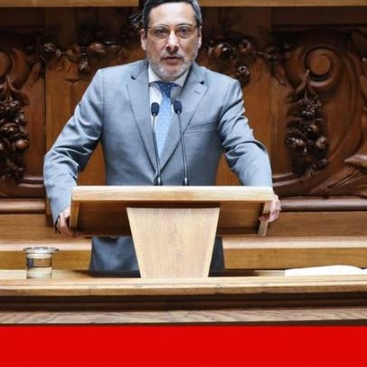 Partidos reagem ao excedente, entre dia histórico e propaganda