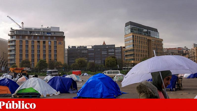 Acampamento temporário para pessoas deslocadas em Beirute