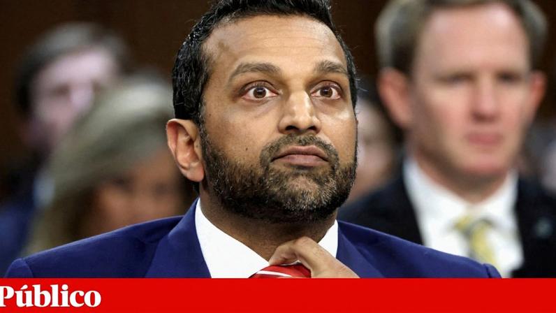 Entre as revelações, há uma série de fotografias pessoais de Patel a cheirar e a fumar charutos