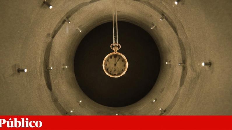 Os relógios voltam a adiantar-se na madrugada deste domingo