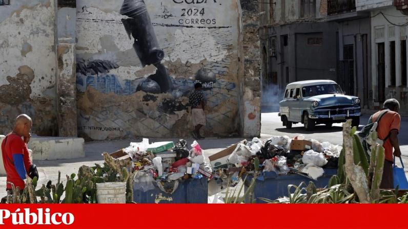 Lixo acumulado em Havana. Sem combustível, os serviços de limpeza não têm como recolher o lixo nas ruas