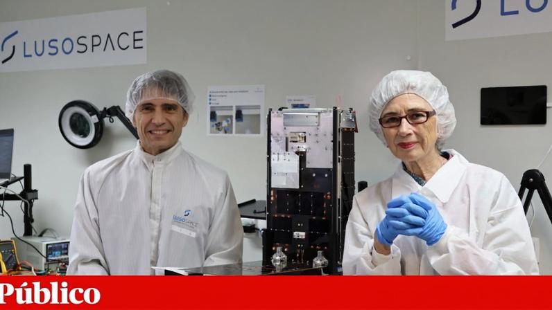 Ivo Vieira ao lado de Pilar del Río, que escolheu e colou uma frase de José Saramago num dos satelites da empresa LusoSpace