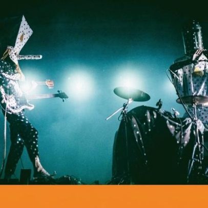 Papier mâché e matemática: Angine de Poitrine e feitiço no Tremor