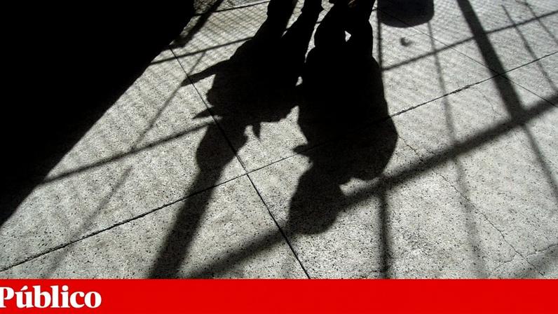 A nova lei aprovada na semana passada veda tratamento hormonal a menores de idade