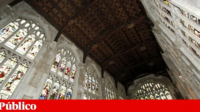 Tecto de igreja em Stratford-upon-Avon, no Sul de Inglaterra