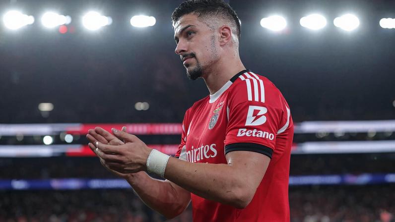 Ivanovic salta do banco para salvar a vitória do Benfica no último minuto