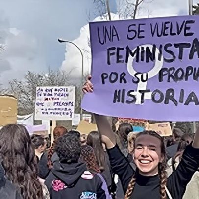 Protesto em curso com participação de cidadãos