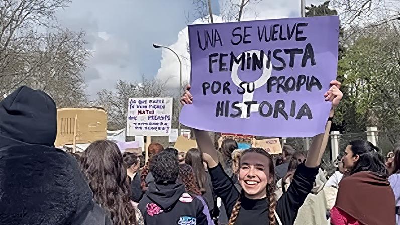 Manifestantes reúnem-se em Madrid por ocasião do Dia Internacional da Mulher, 8 de março de 2026.