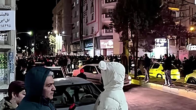 Iranianos celebram morte de Ali Khamenei