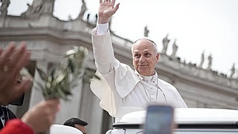 Papa Leão XIV em São Pedro durante a missa do Domingo de Ramos