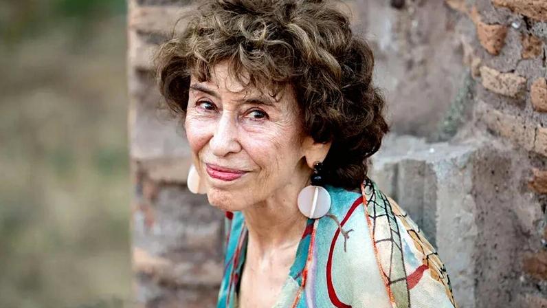 As mulheres foram preparadas para serem mortas, mas também para conquistarem os seus direitos, aponta a escritora iraniana