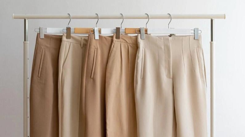 Imagem de contexto do artigo Calças com cada vez mais pregas trazem pano para a meia estação
