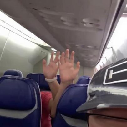 Detido muçulmano após alarme do telemóvel tocar durante voo