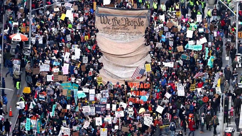 Protestos em Nova Iorque contra Governo de Donald Trump voltam às ruas