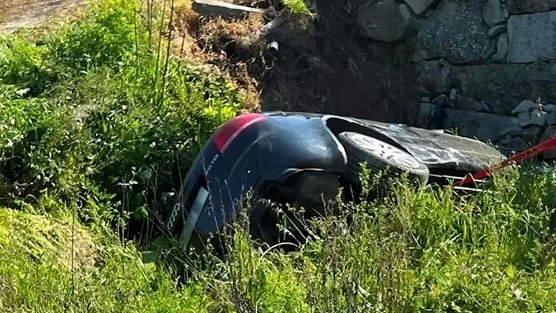 O carro onde seguiam as vítimas despistou-se e capotou