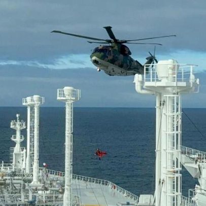 Marinha coordena resgate de homem a bordo de navio-tanque próximo aos Açores