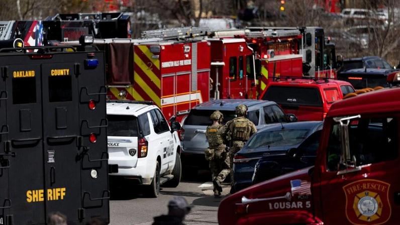 Forte contingente policial no local